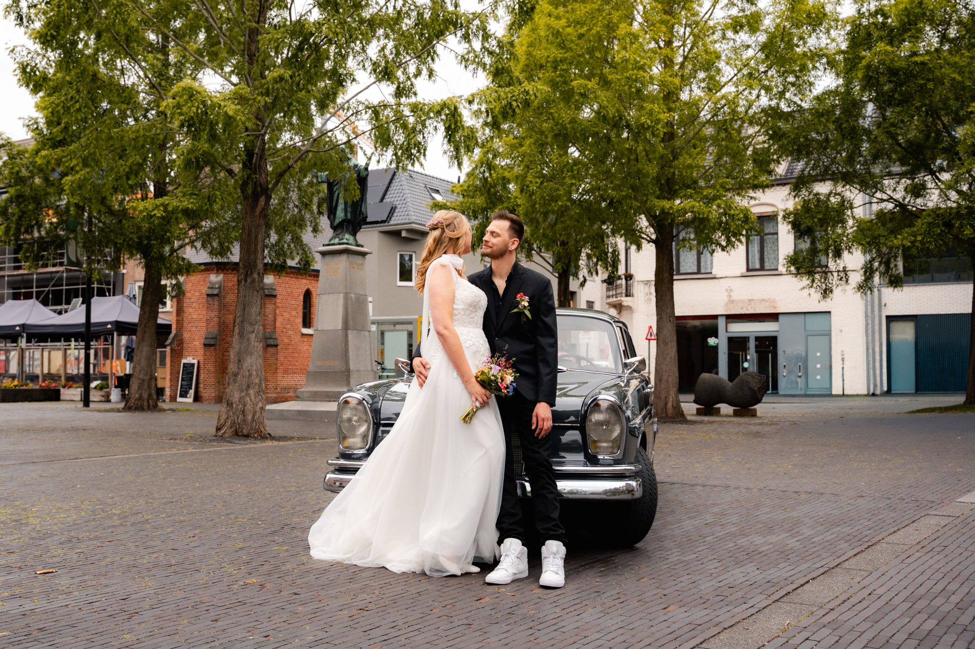 Horizontale documentaire foto van het burgerlijk huwelijk van Camille en Maarten
