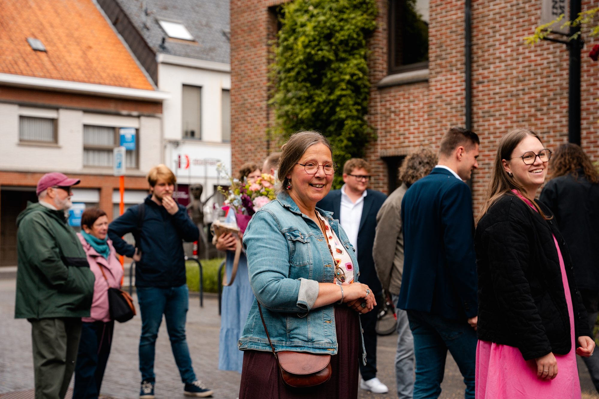 Horizontale documentaire foto van het burgerlijk huwelijk van Camille en Maarten